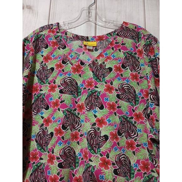 Wonder Wink Scrub Top Ladies 3x‎ Pink Zebra V-Neck Soft - Picture 3 of 7